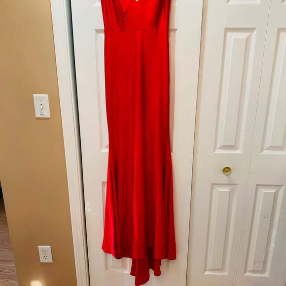 Amoris Red Gown - Picture 4 of 14